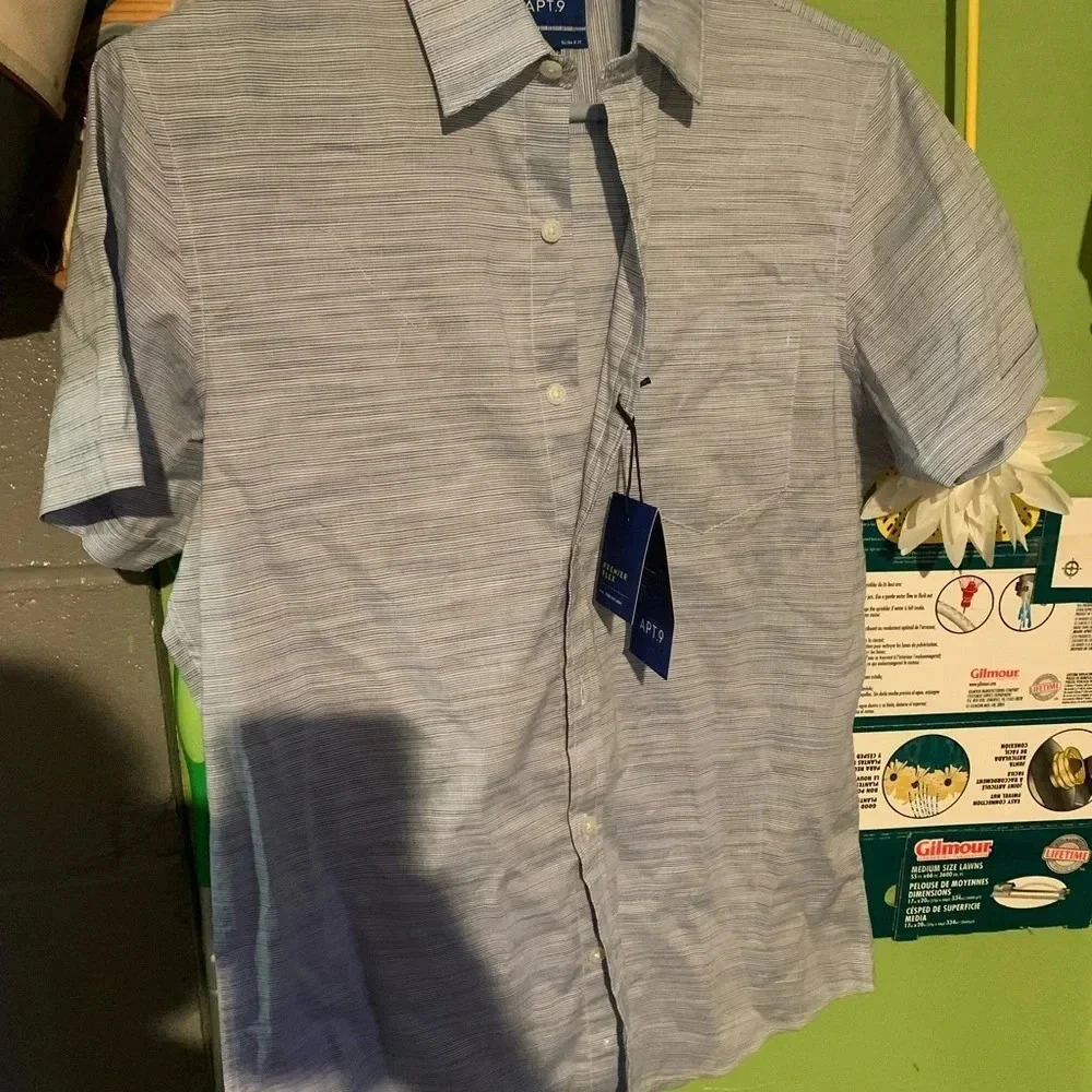 NWT Apt. 9 Men’s Button Down Blouse Size Small Slim